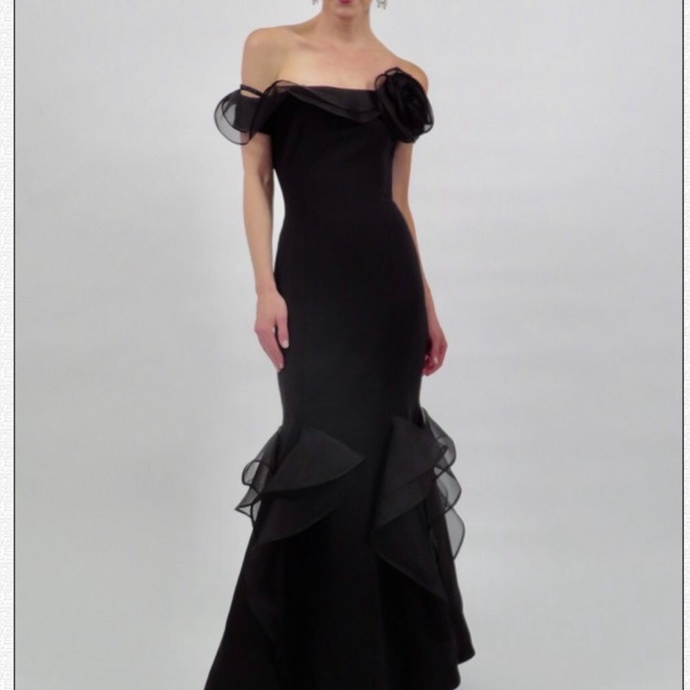 Mother of Bride Gown “Ideas by Barbara”  Navy. 12P

Bust 40
Waist 39.5
Hips 42.5